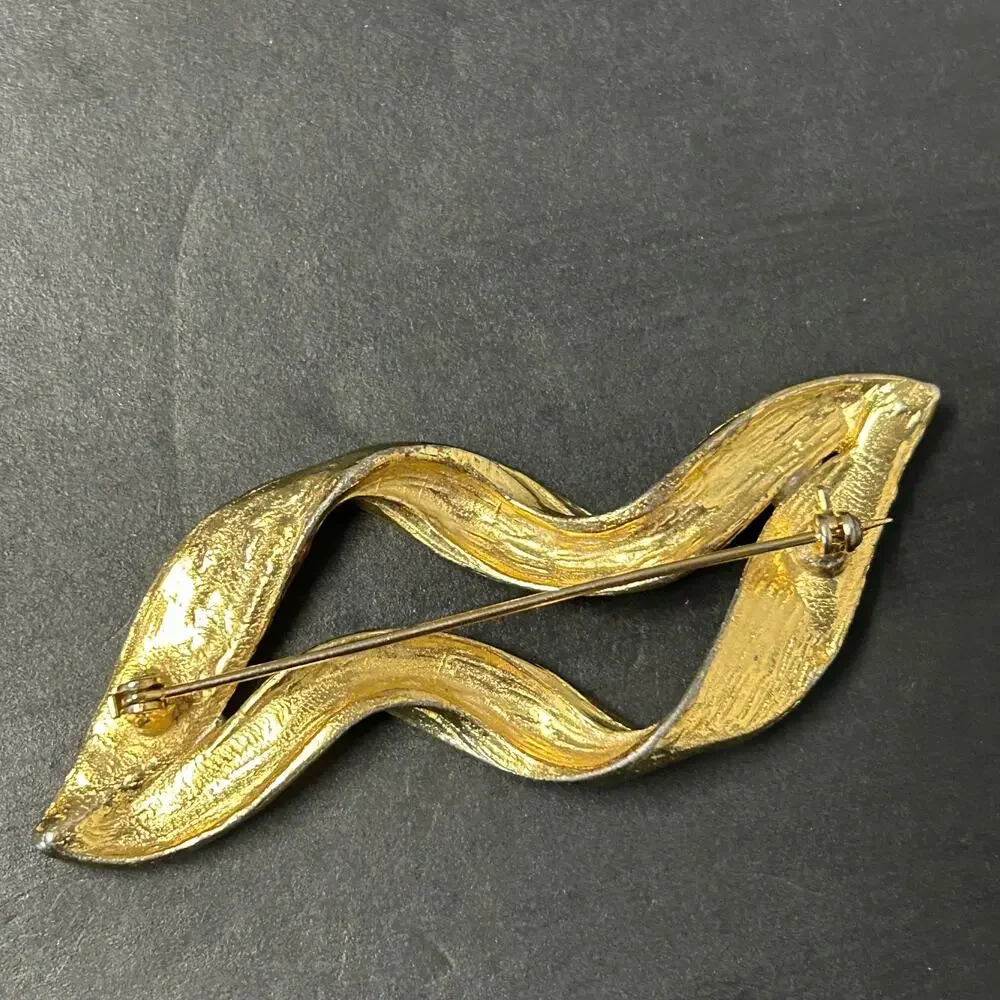 Vintage 1980's Gold Toned‎ Purple Gold Swirled Enamel Ribbon Brooch